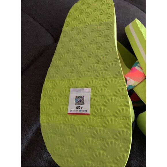 UGG Unisex-Child Zuma Sling Sandal size 4 bight green - Picture 3 of 5